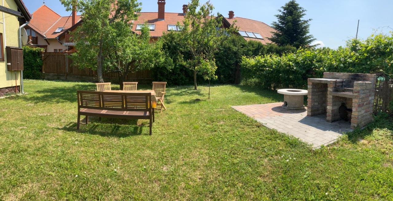 Lellei Pihenohaz Balatonlelle Villa Exterior foto